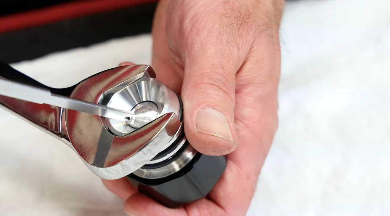 BAGAŻNIK OLEJU ODPOWIETRZONY CZARNY 07+FL