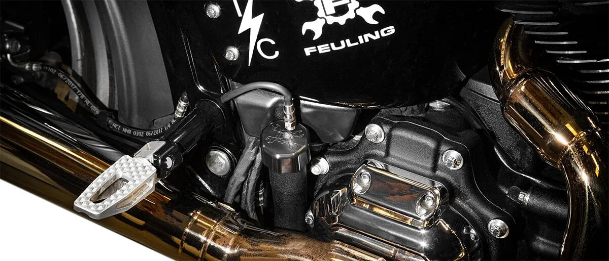 BAGAŻNIK OLEJU Z ODPOWIETRZEM CZARNY ST18+