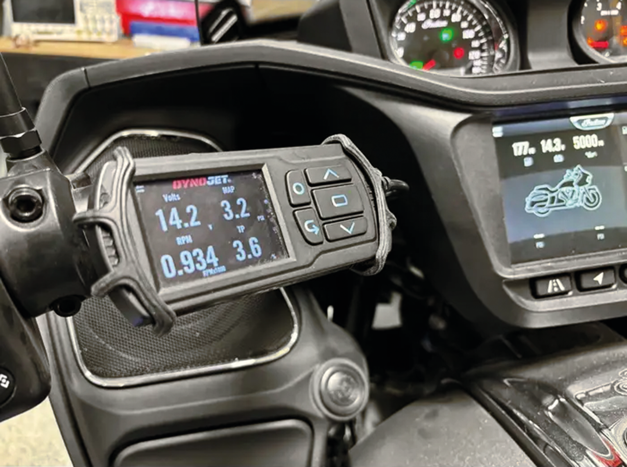 DYNOJET INVISION MONITOR DEVICE FOR INDIAN | Challenger | Chief | Pursuit