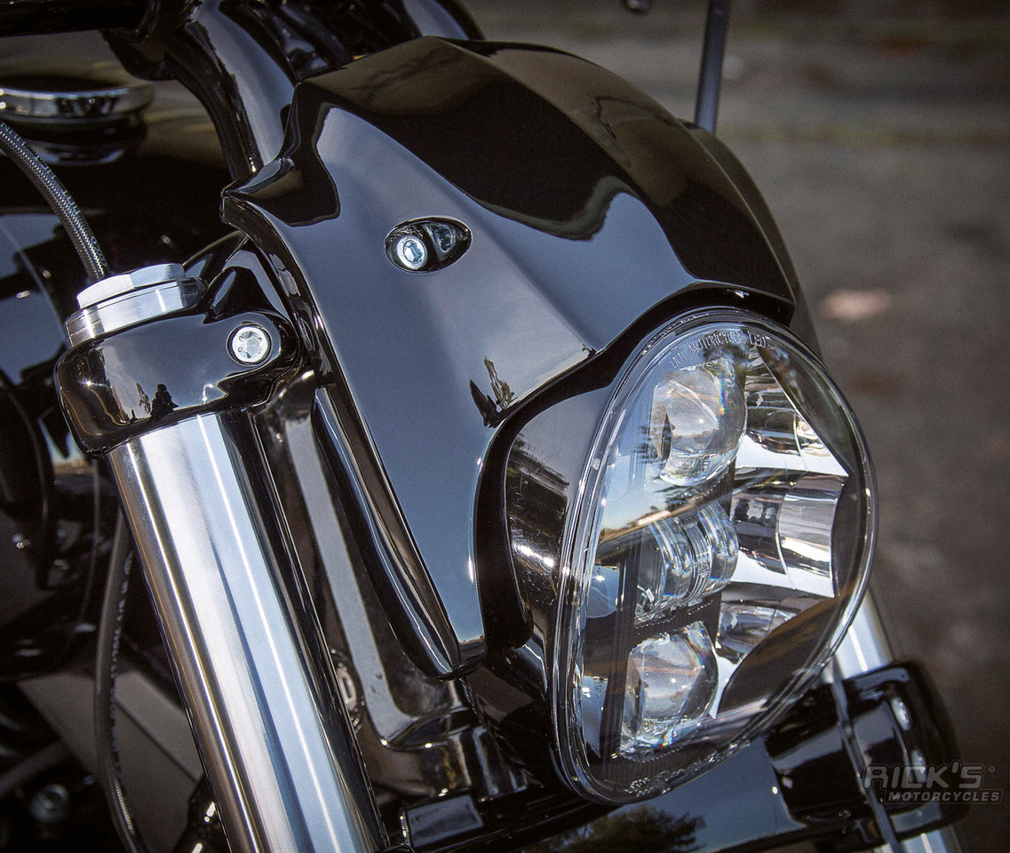 BREAKOUT HEADLIGHT SHROUD | Softail