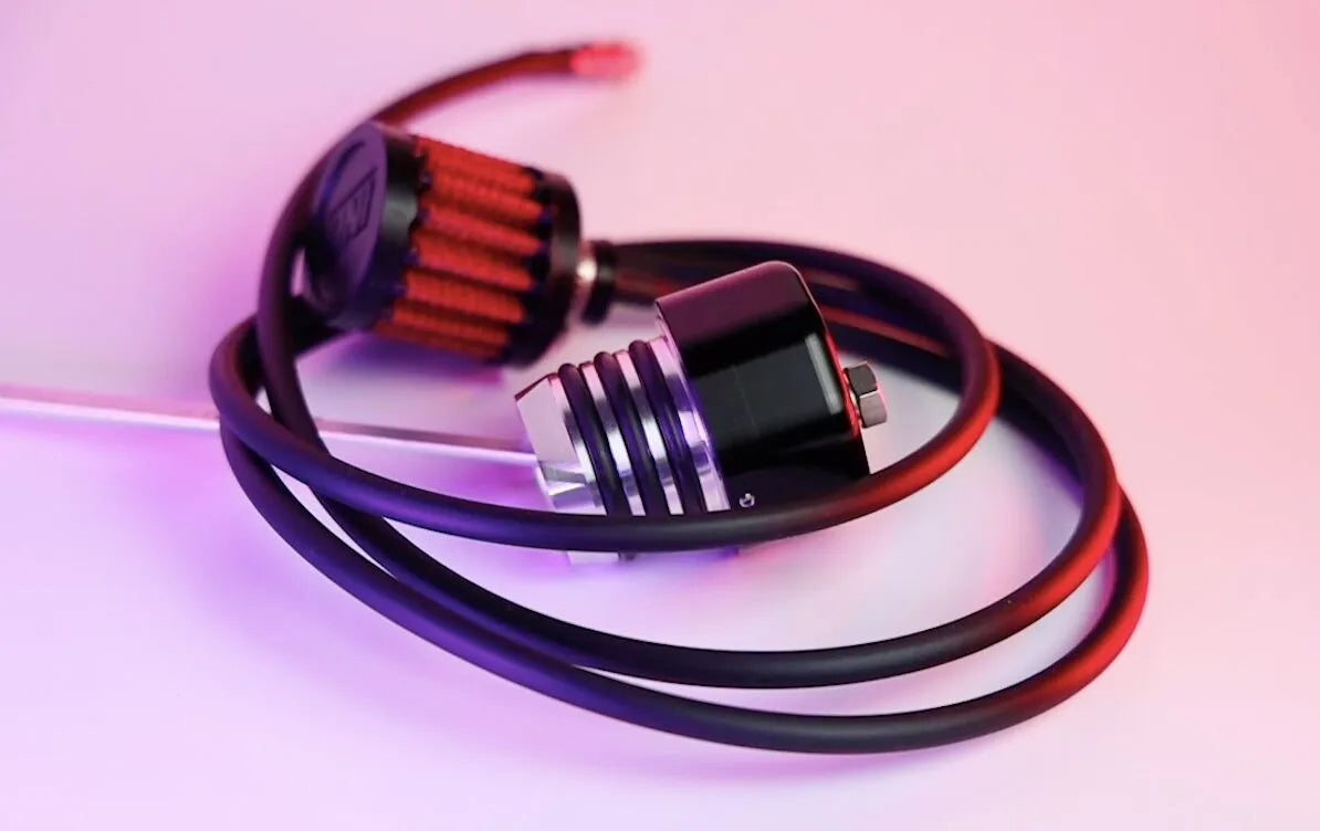 BAGAŻNIK OLEJU ODPOWIETRZONY CZARNY 07+FL