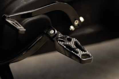 TOMMY & SONS CROOK SERIES FOOT PEGS FOR MILWAUKEE EIGHT SOFTAIL | Adventure Touring | EV | RH Sportster | Softail