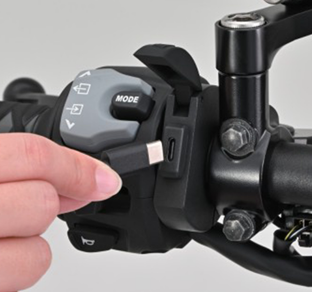 USB-C HANDLEBAR POWER PORT